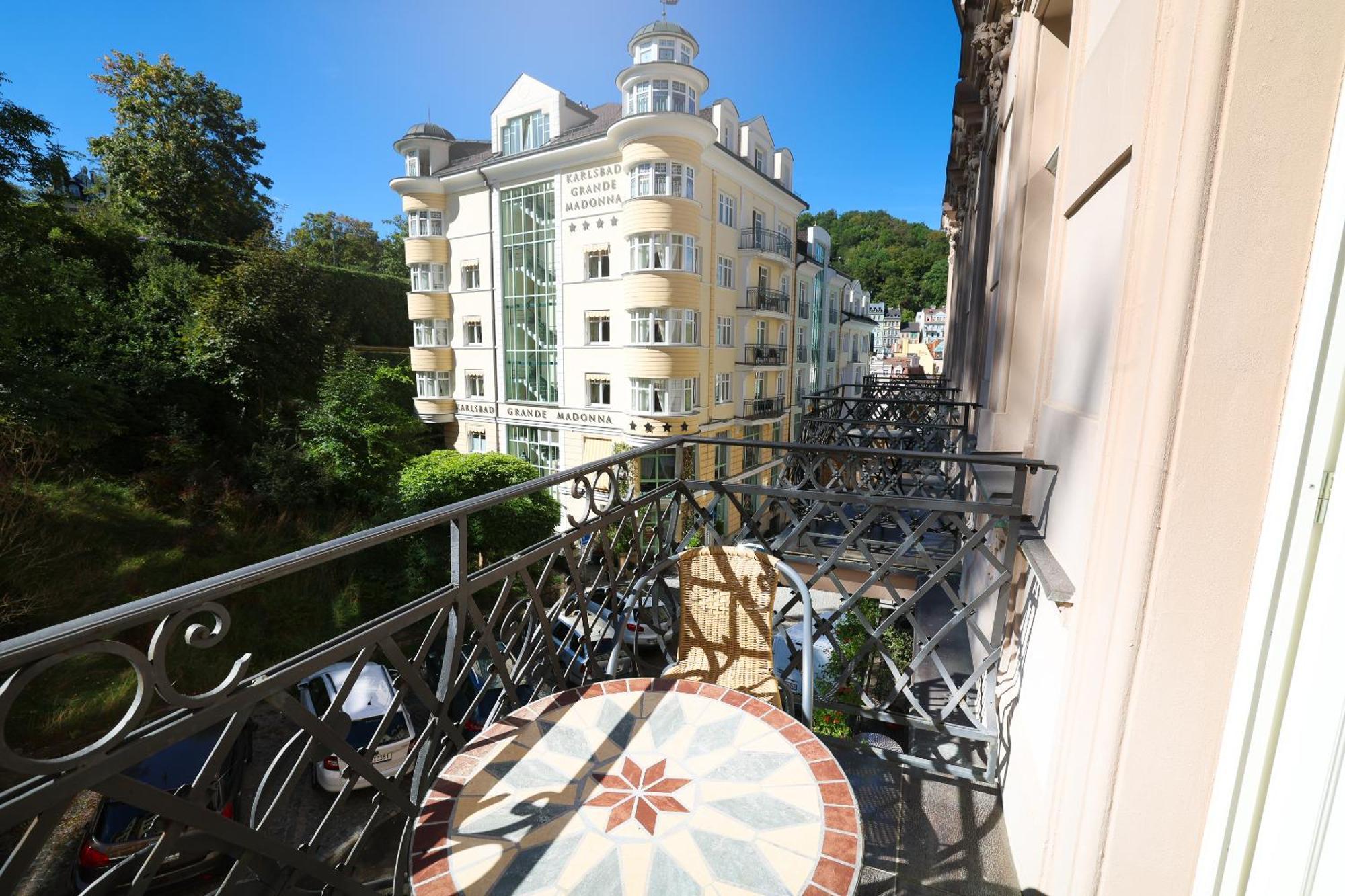 Boutique Hotel Ambiente ****+ Karlovy Vary Exterior foto
