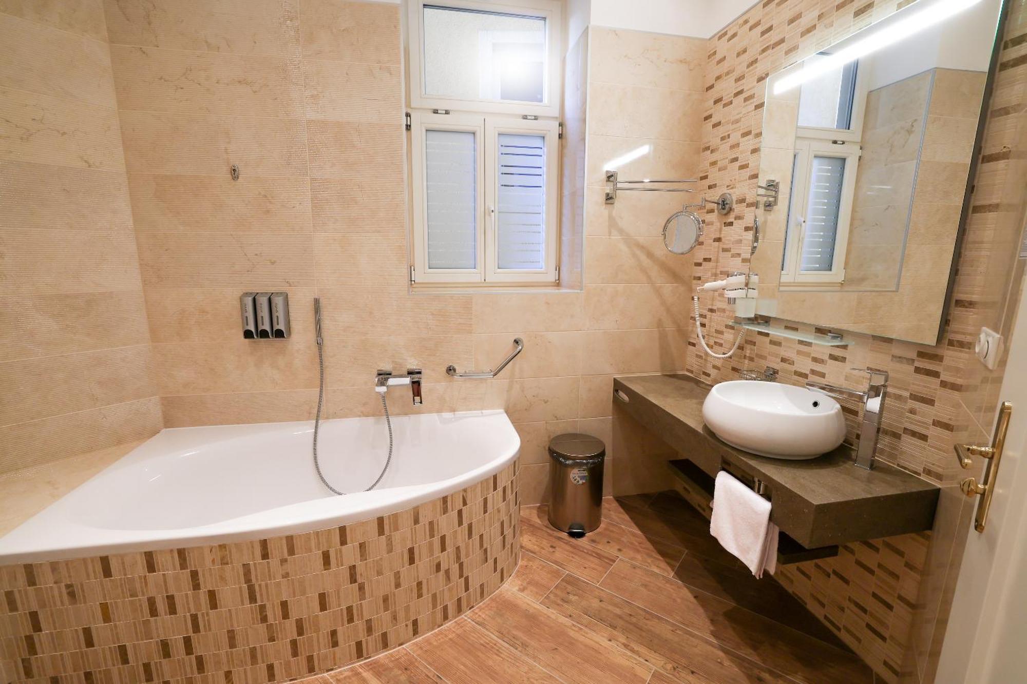 Boutique Hotel Ambiente ****+ Karlovy Vary Exterior foto
